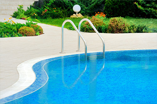 pool algae treatment service